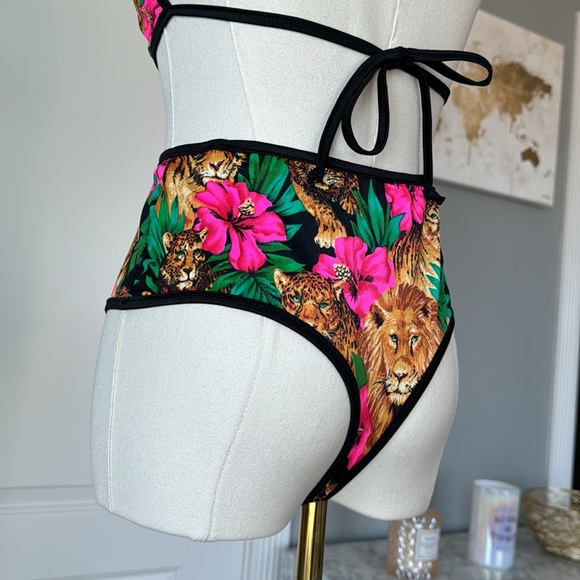 NWOT Designer Bikini - Picture 4 of 4
